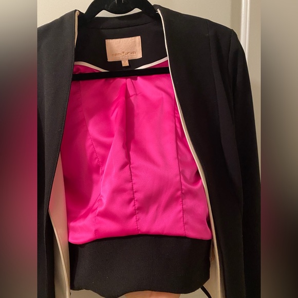 Gibson and Latimer Black Blazer with hot pink and white lining. - Picture 3 of 8